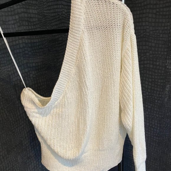 One sleeve knit sweater - Picture 1 of 2
